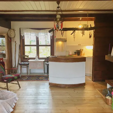 Hippie Happy House - Drewniany Domek Z Kominkiem